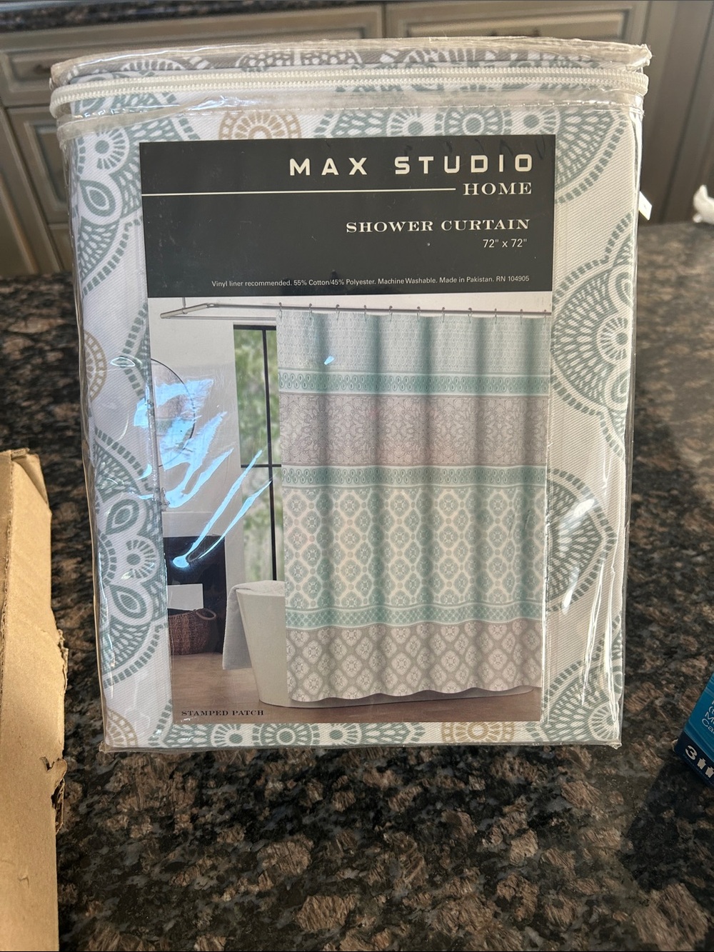 MAX STUFIO HOMT SHOWE CURTAIN 72x72 NWT
